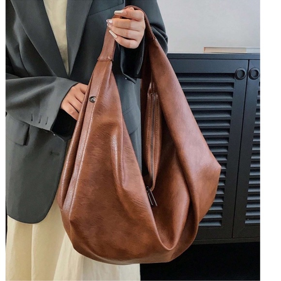Luxe Brown Vegan Leather Zip Up Large Shoulder Bag - Picture 2 of 6
